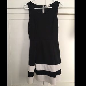 Monteau Black and white A line dress